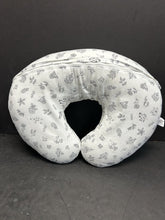 Load image into Gallery viewer, flowers nursing pillow (Lee and Town)
