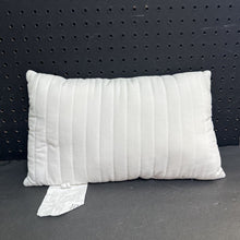 Load image into Gallery viewer, Pom-Pom Pillow
