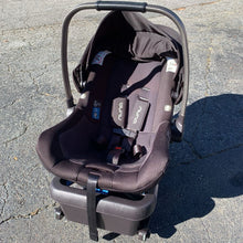 Load image into Gallery viewer, Pipa Lite LX Infant Car Seat w/ Accessories
