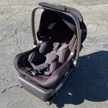 Load image into Gallery viewer, Pipa Lite LX Infant Car Seat w/ Accessories
