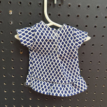 Load image into Gallery viewer, Diamond Pattern Top for 18" Doll
