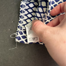 Load image into Gallery viewer, Diamond Pattern Top for 18&quot; Doll
