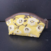 Load image into Gallery viewer, Flower Cosmetics Bag
