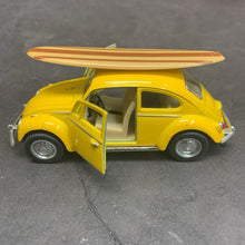 Load image into Gallery viewer, 1967 Volkswagen Classical Beetle Diecast Car w/Surfboard
