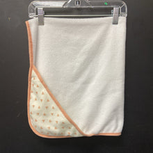 Load image into Gallery viewer, Heart Infant Hooded Bath Towel
