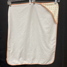 Load image into Gallery viewer, Heart Infant Hooded Bath Towel
