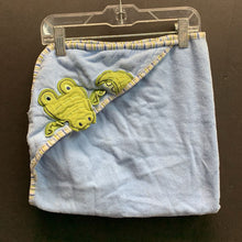 Load image into Gallery viewer, Crocodile Infant Hooded Bath Towel
