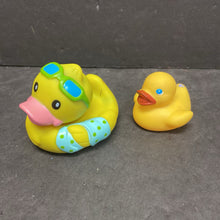 Load image into Gallery viewer, 2pk Bath Ducks

