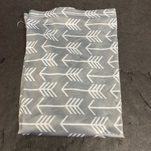 Load image into Gallery viewer, Arrow Print Nursing Cover

