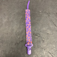 Load image into Gallery viewer, Heart Pacifier Clip
