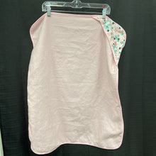 Load image into Gallery viewer, Flower Hooded Infant Bath Towel
