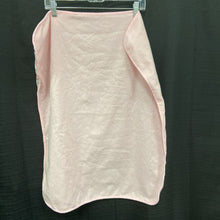 Load image into Gallery viewer, Flower Hooded Infant Bath Towel

