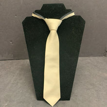 Load image into Gallery viewer, Boys Tie (Spring Notion)
