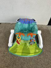 Load image into Gallery viewer, Frog sit me up seat w/2 attachments
