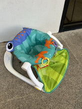 Load image into Gallery viewer, Frog sit me up seat w/2 attachments
