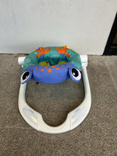 Load image into Gallery viewer, Frog sit me up seat w/2 attachments
