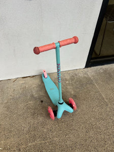 Madd Gear Zycom 3 wheeled scooter