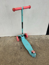 Load image into Gallery viewer, Madd Gear Zycom 3 wheeled scooter
