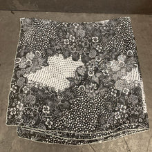 Load image into Gallery viewer, Flower Scarf
