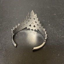 Load image into Gallery viewer, Jeweled Metal Bracelet
