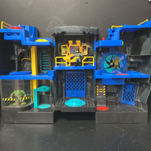Load image into Gallery viewer, Imaginext DC Super Friends Transforming Batcave w/Figures
