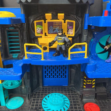 Load image into Gallery viewer, Imaginext DC Super Friends Transforming Batcave w/Figures
