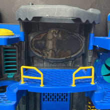 Load image into Gallery viewer, Imaginext DC Super Friends Transforming Batcave w/Figures
