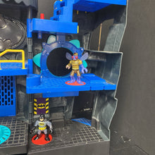 Load image into Gallery viewer, Imaginext DC Super Friends Transforming Batcave w/Figures
