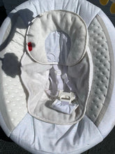 Load image into Gallery viewer, Comfy Cloud Cradle n&#39; Swing Battery Operated
