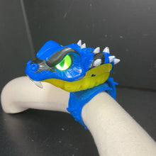 Load image into Gallery viewer, Vipora Snake Wraptiles Battery Operated
