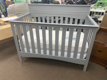 Load image into Gallery viewer, Skylar 6-in-1 Convertible Crib
