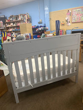 Load image into Gallery viewer, Skylar 6-in-1 Convertible Crib
