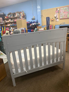 Skylar 6-in-1 Convertible Crib