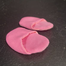 Load image into Gallery viewer, Slippers for 18&quot; Doll

