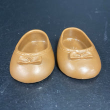 Load image into Gallery viewer, Shoes for 18&quot; Doll

