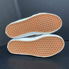 Load image into Gallery viewer, Mens Sk8-Hi Skateboarding Shoes
