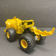 Load image into Gallery viewer, Dirt Squad Scoopz Monster Truck
