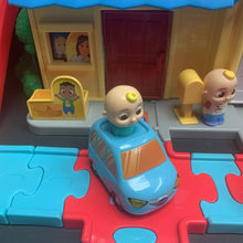 Load image into Gallery viewer, Cocomelon JJ&#39;s House Car Raceway Track Set w/ Cars Battery Operated
