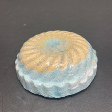 Load image into Gallery viewer, Sea Bath Bomb Tropical Coconut (NEW)
