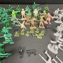 Load image into Gallery viewer, Set of Soldiers
