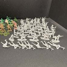 Load image into Gallery viewer, Set of Soldiers
