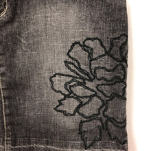 Load image into Gallery viewer, Blanc Flower Denim Mini Skirt
