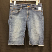 Load image into Gallery viewer, Vented Frayed Boyfriend Denim Shorts
