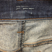 Load image into Gallery viewer, Vented Frayed Boyfriend Denim Shorts
