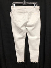 Load image into Gallery viewer, Izzy Cropped Skinny Jeans
