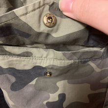 Load image into Gallery viewer, Camo Zip Up Vest (Love Tree)
