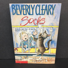 Load image into Gallery viewer, Socks (Beverly Cleary) -chapter paperback
