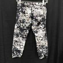 Load image into Gallery viewer, Performance Quick Dry Capri Leggings
