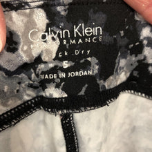 Load image into Gallery viewer, Performance Quick Dry Capri Leggings
