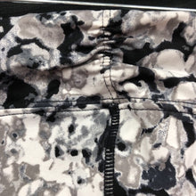 Load image into Gallery viewer, Performance Quick Dry Capri Leggings
